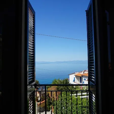 Casa Vacanze - La Vista Apartment *